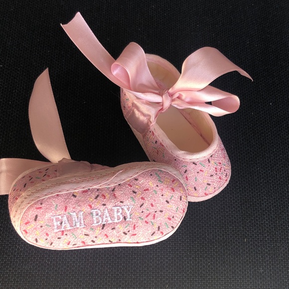 NWT beautiful Fam Baby Shoes. First Shoes 3-6 months . - Picture 4 of 4